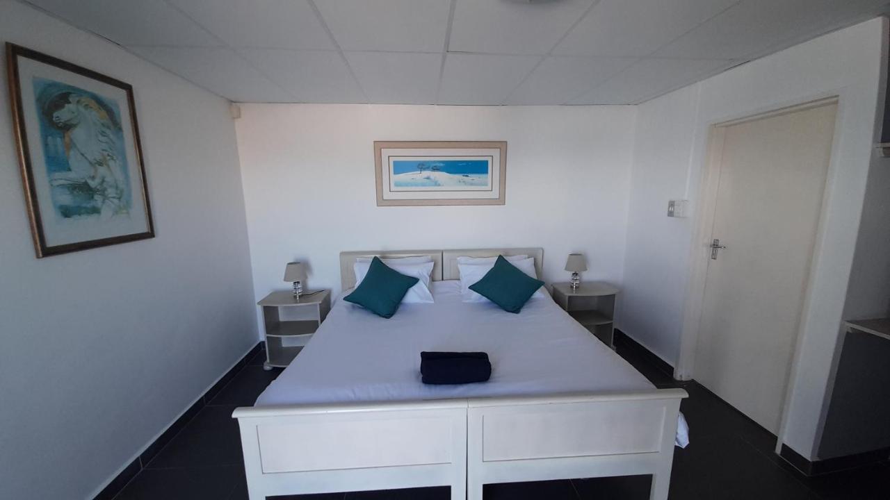 Swept Away Guesthouse - No-Loadshedding Yzerfontein Εξωτερικό φωτογραφία