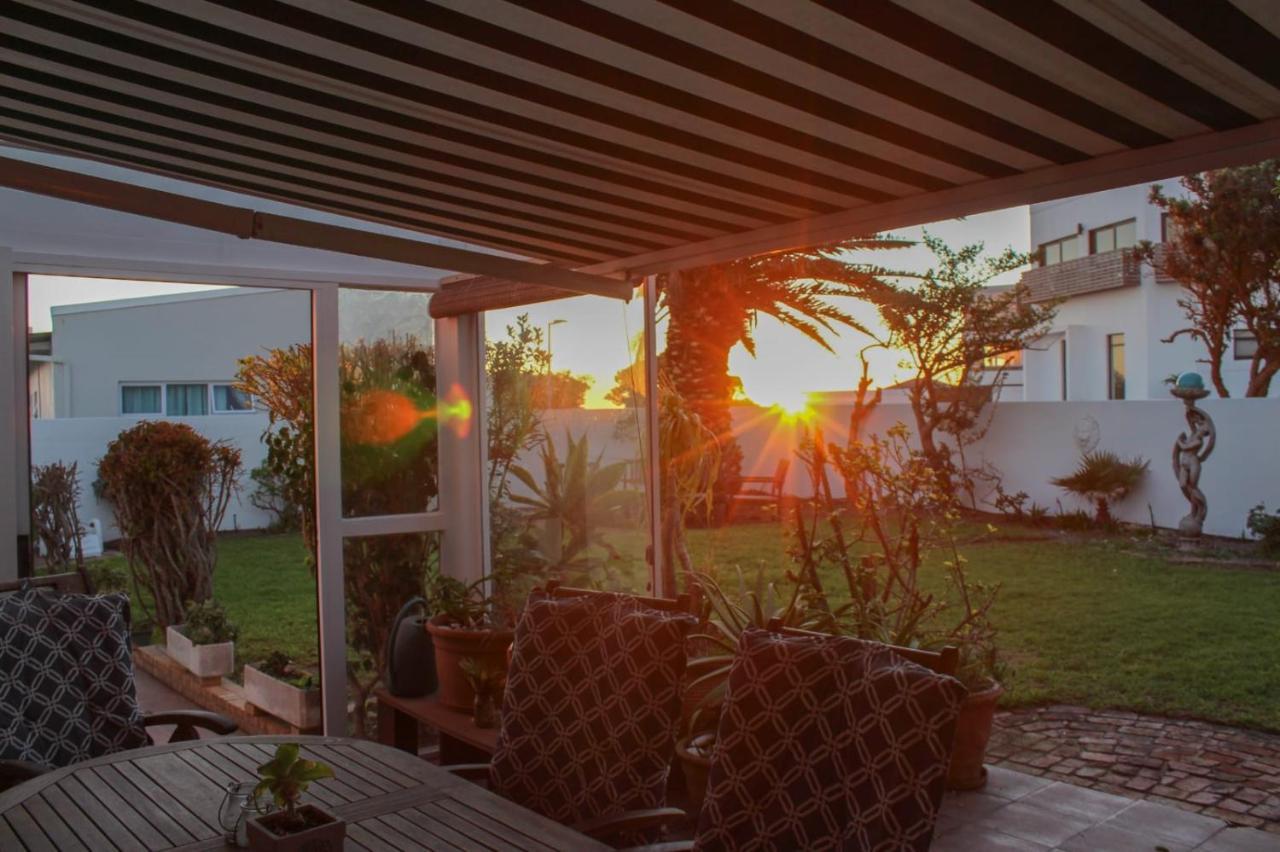 Swept Away Guesthouse - No-Loadshedding Yzerfontein Εξωτερικό φωτογραφία
