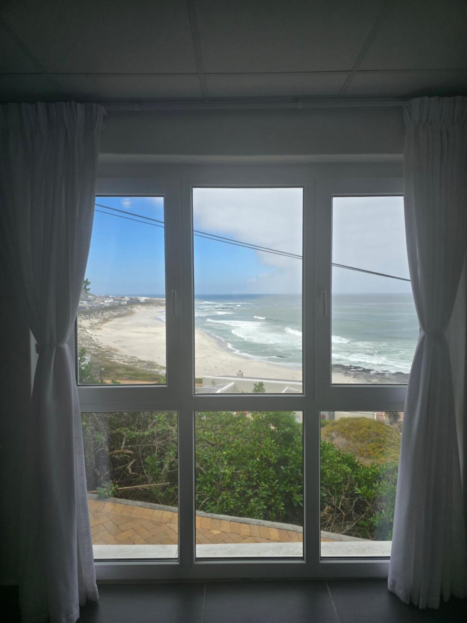 Swept Away Guesthouse - No-Loadshedding Yzerfontein Εξωτερικό φωτογραφία